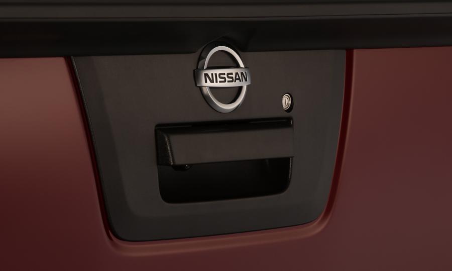 Детали экстерьера Nissan Frontier Pro-4X Crew Cab (D40) 2020 года  (фото 35 из 40)